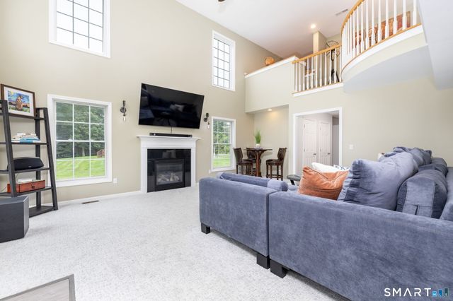 11 Jubrey Drive, Windsor, CT 06095