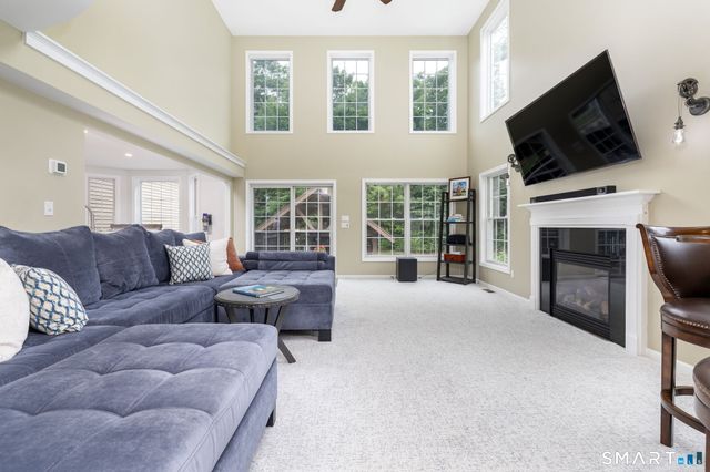 11 Jubrey Drive, Windsor, CT 06095