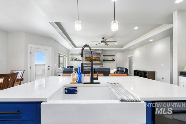 3827 Susan Circle W, Hansen, ID 83334