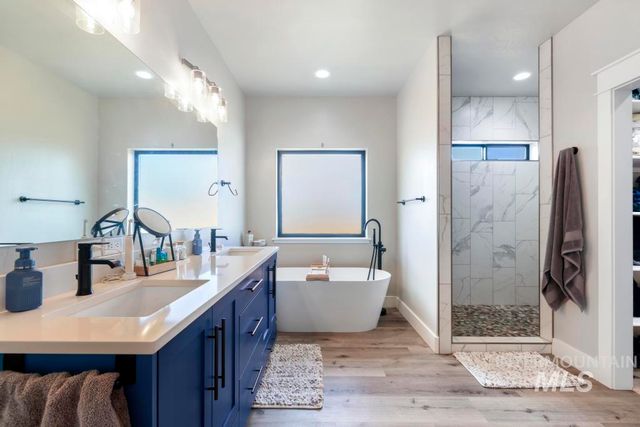 3827 Susan Circle W, Hansen, ID 83334