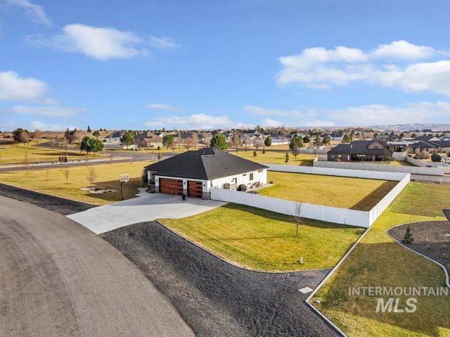 3827 Susan Circle W, Hansen, ID 83334