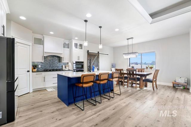 3827 Susan Circle W, Hansen, ID 83334