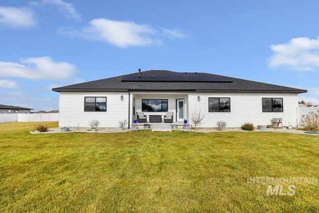 3827 Susan Circle W, Hansen, ID 83334