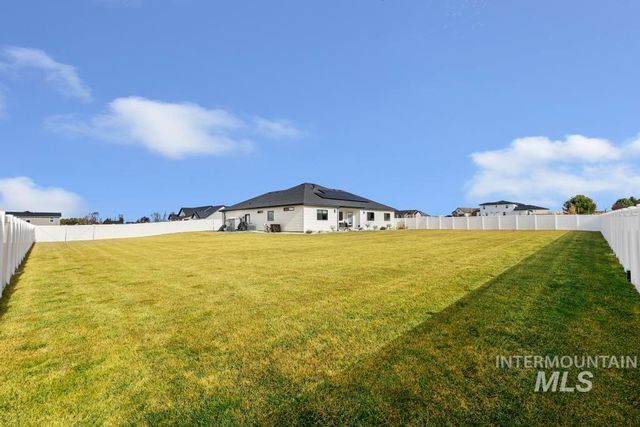 3827 Susan Circle W, Hansen, ID 83334