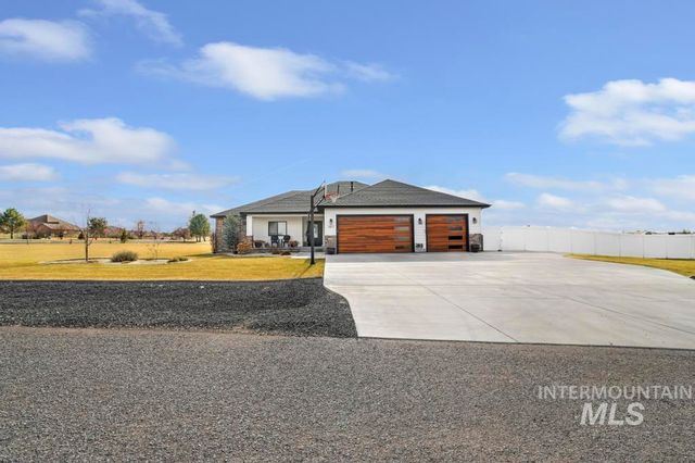 3827 Susan Circle W, Hansen, ID 83334