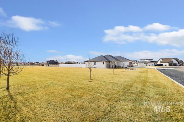 3827 Susan Circle W, Hansen, ID 83334