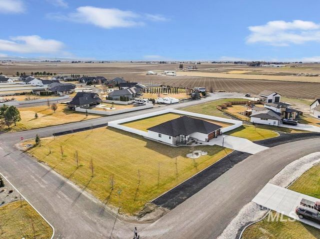 3827 Susan Circle W, Hansen, ID 83334