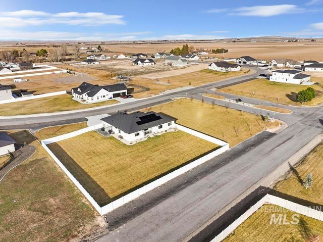 3827 Susan Circle W, Hansen, ID 83334