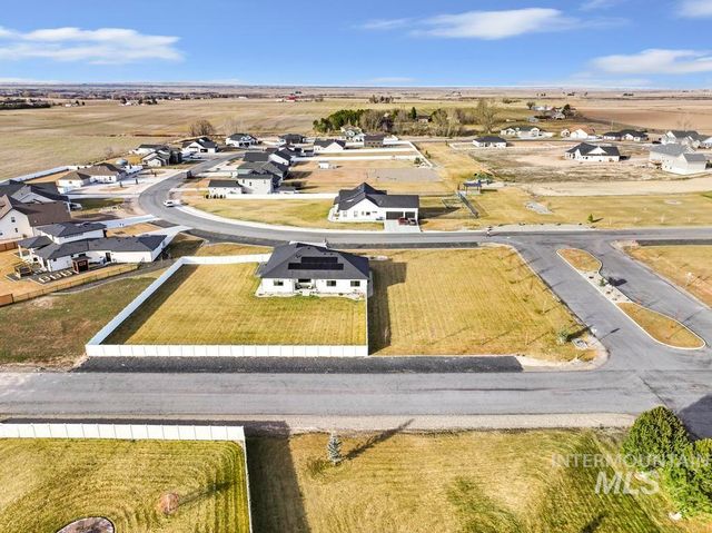 3827 Susan Circle W, Hansen, ID 83334