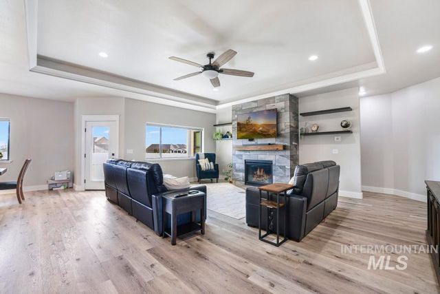 3827 Susan Circle W, Hansen, ID 83334