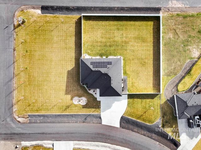 3827 Susan Circle W, Hansen, ID 83334