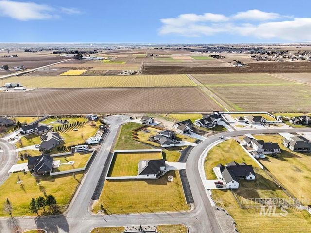 3827 Susan Circle W, Hansen, ID 83334