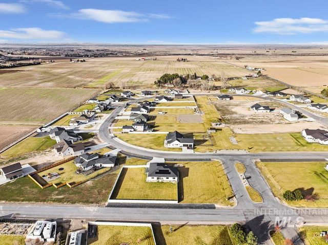 3827 Susan Circle W, Hansen, ID 83334