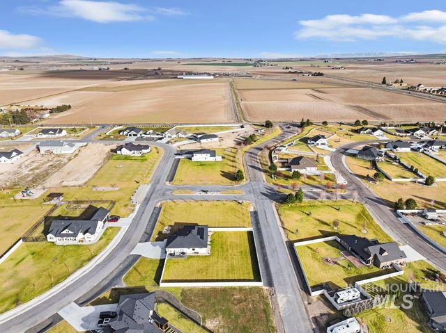 3827 Susan Circle W, Hansen, ID 83334