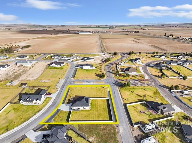 3827 Susan Circle W, Hansen, ID 83334