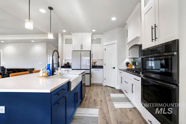 3827 Susan Circle W, Hansen, ID 83334