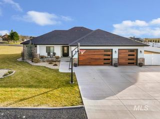 3827 Susan Circle W, Hansen, ID 83334