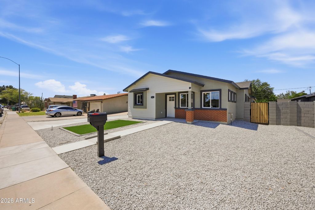 Image 2 of property listing at 460 S Pioneer --, Mesa, AZ 85204