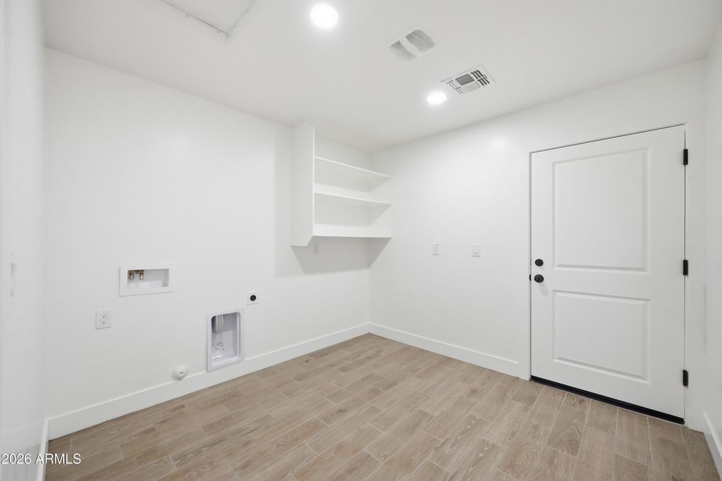 Image 20 of property listing at 460 S Pioneer --, Mesa, AZ 85204