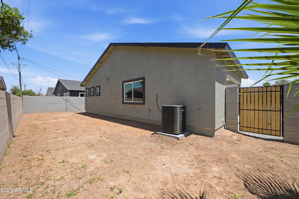 Image 40 of property listing at 460 S Pioneer --, Mesa, AZ 85204