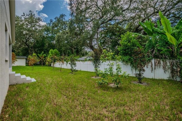 8718 N DEXTER AVENUE, Tampa, FL 33604