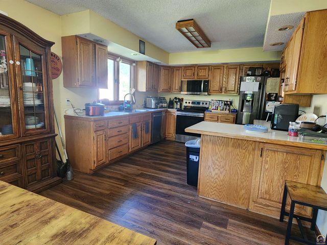 6741 SW Hamptonshire LN, Topeka, KS 66614