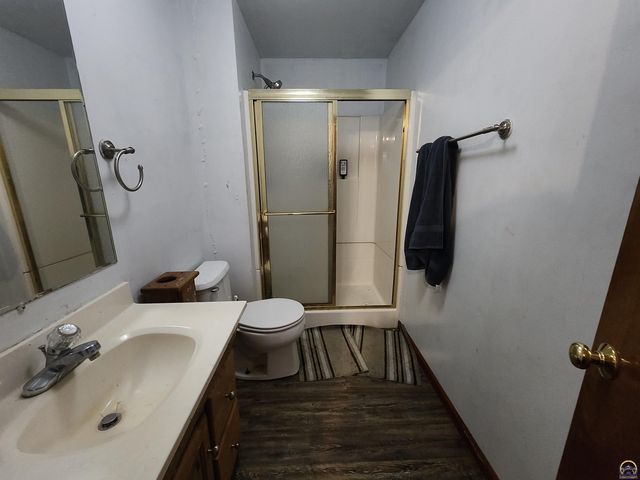 6741 SW Hamptonshire LN, Topeka, KS 66614