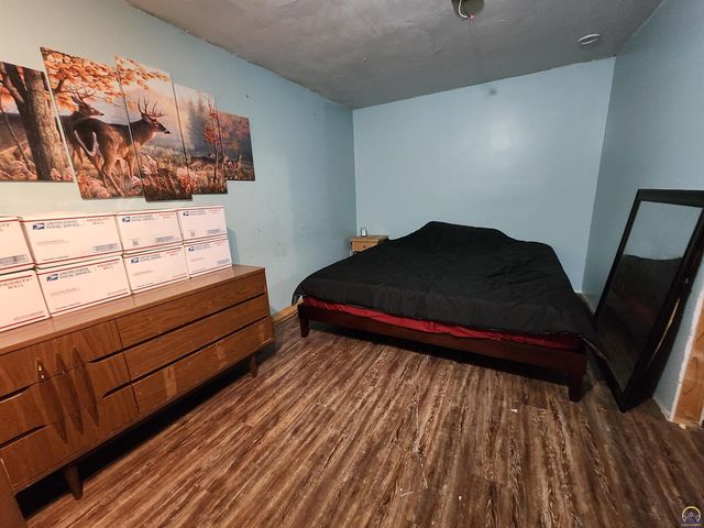 6741 SW Hamptonshire LN, Topeka, KS 66614