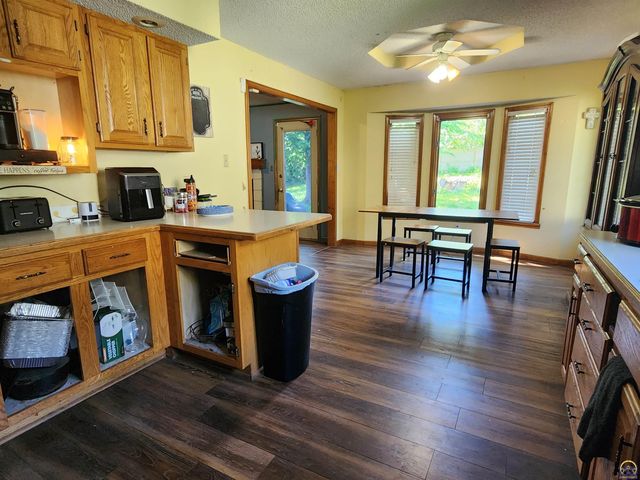 6741 SW Hamptonshire LN, Topeka, KS 66614