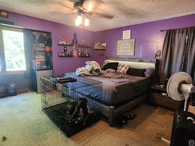 6741 SW Hamptonshire LN, Topeka, KS 66614