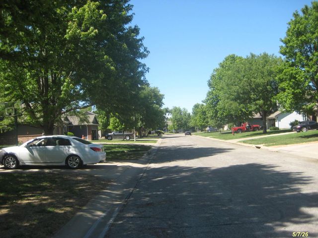 127 S CROSSWOOD LANE, Derby, KS 67037