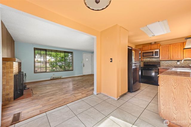 11419 Crestwood Drive S, Seattle, WA 98178