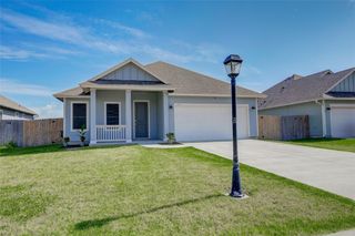 140 Shadow Moss, Rockport, TX 78382