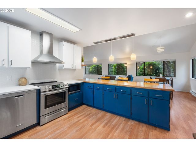 1734 ARCH Ln, Brookings, OR 97415