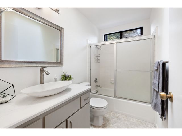 1734 ARCH Ln, Brookings, OR 97415