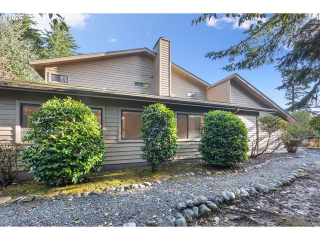 1734 ARCH Ln, Brookings, OR 97415