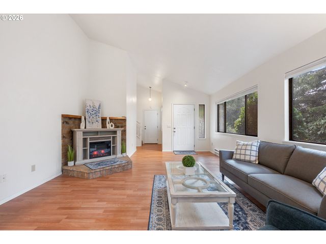 1734 ARCH Ln, Brookings, OR 97415
