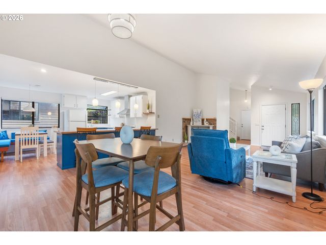 1734 ARCH Ln, Brookings, OR 97415