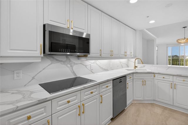 5430 EAGLES POINT CIRCLE 202, Sarasota, FL 34231