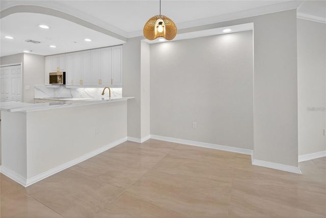 5430 EAGLES POINT CIRCLE 202, Sarasota, FL 34231
