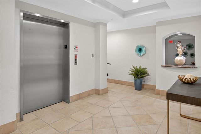 5430 EAGLES POINT CIRCLE 202, Sarasota, FL 34231
