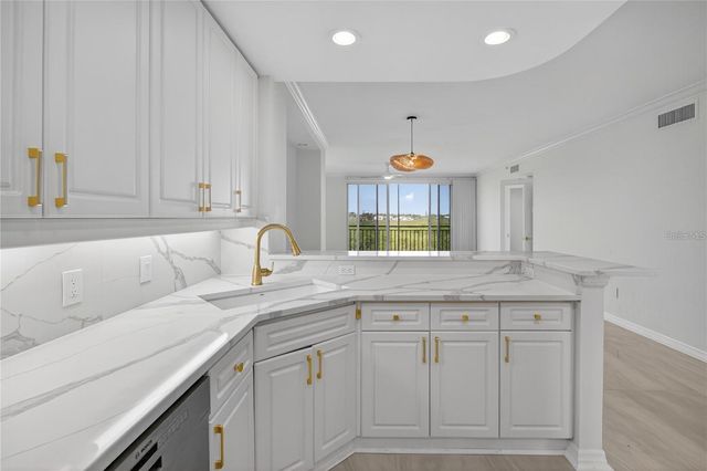 5430 EAGLES POINT CIRCLE 202, Sarasota, FL 34231