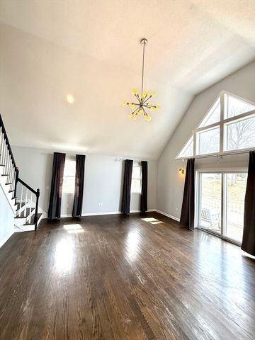 9 Dana Hl, Belchertown, MA 01007