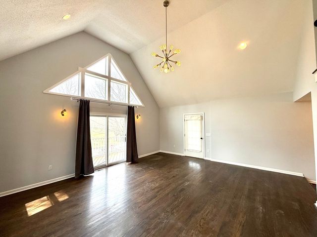 9 Dana Hl, Belchertown, MA 01007