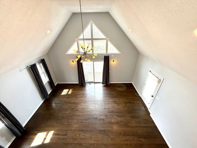 9 Dana Hl, Belchertown, MA 01007