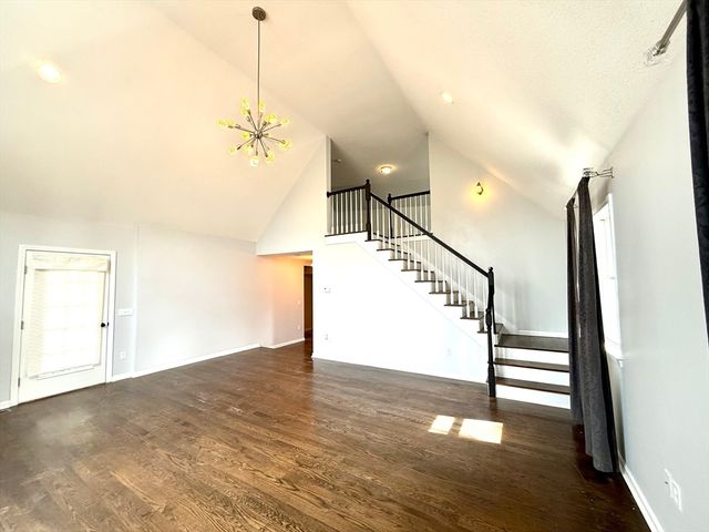 9 Dana Hl, Belchertown, MA 01007