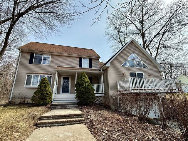 9 Dana Hl, Belchertown, MA 01007