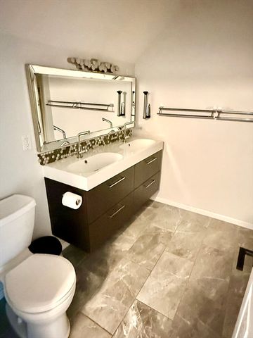 9 Dana Hl, Belchertown, MA 01007