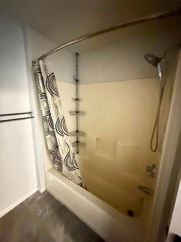 9 Dana Hl, Belchertown, MA 01007