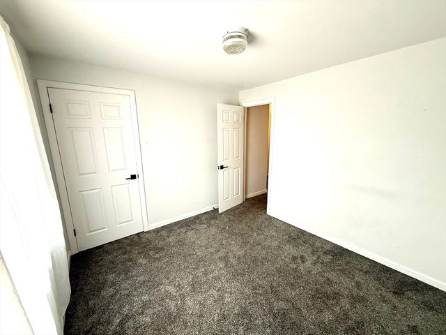 9 Dana Hl, Belchertown, MA 01007